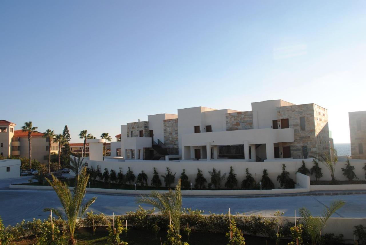 Gold Lagoon Kosher Hotel Paphos Bagian luar foto