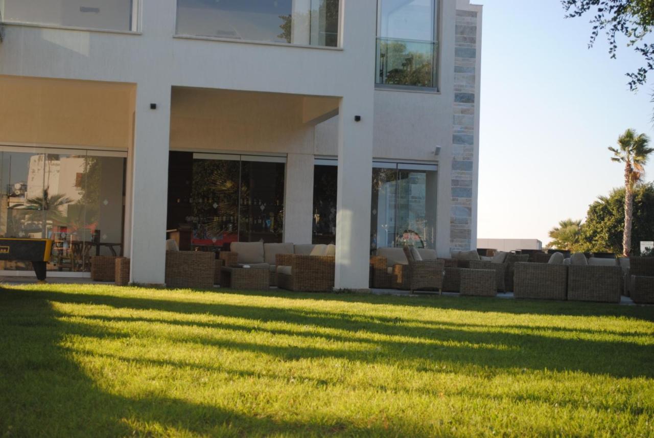 Gold Lagoon Kosher Hotel Paphos Bagian luar foto