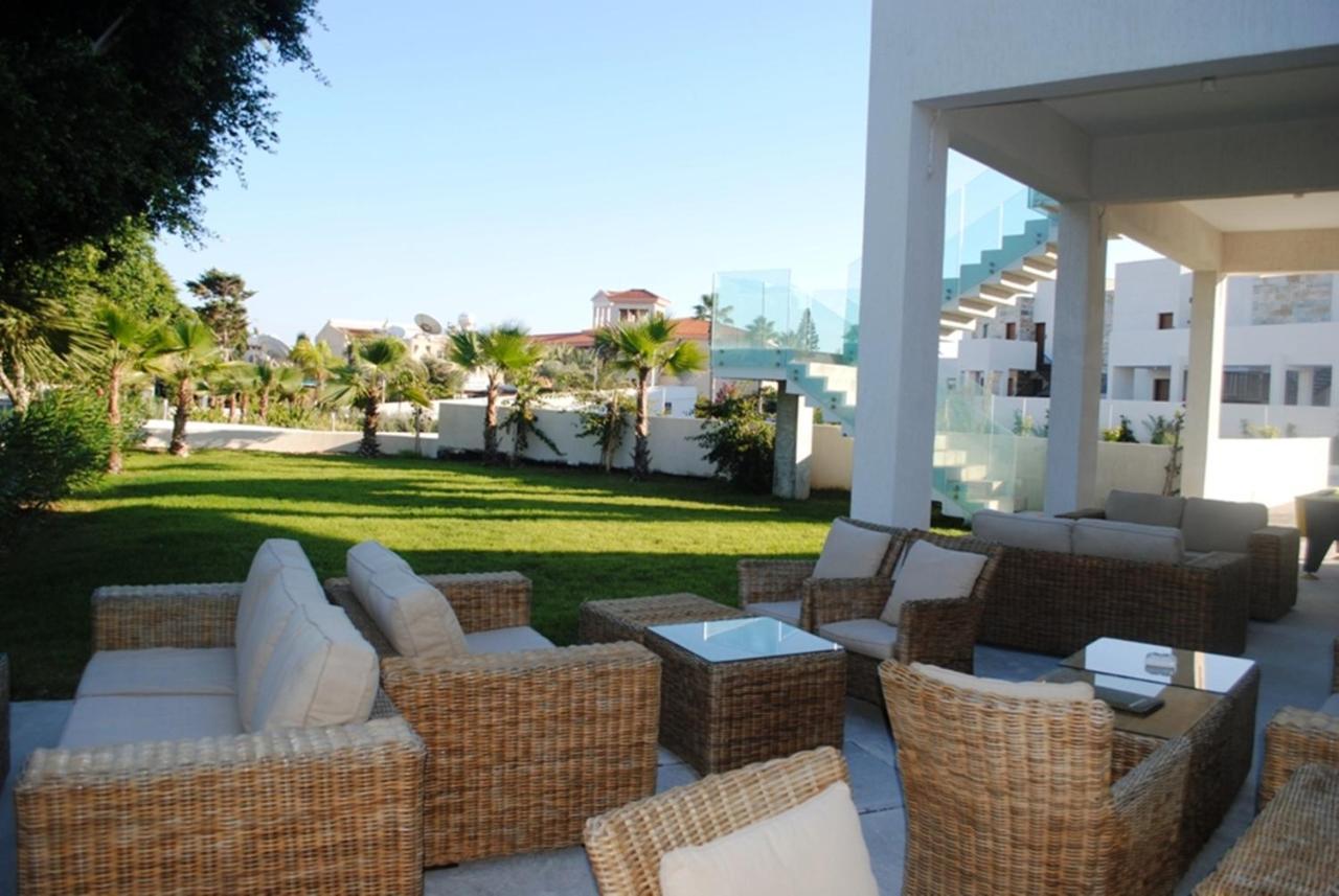 Gold Lagoon Kosher Hotel Paphos Bagian luar foto