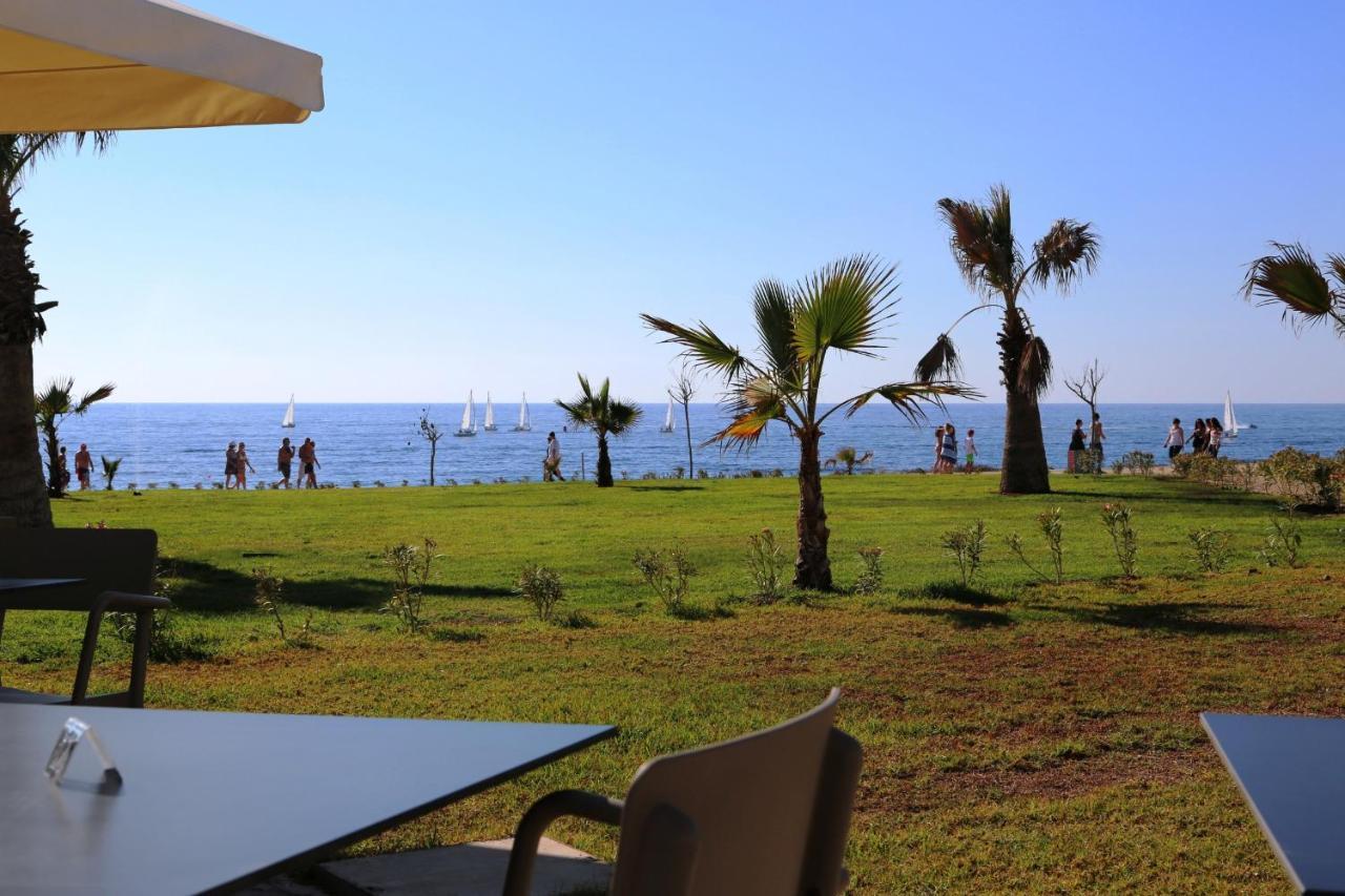 Gold Lagoon Kosher Hotel Paphos Bagian luar foto