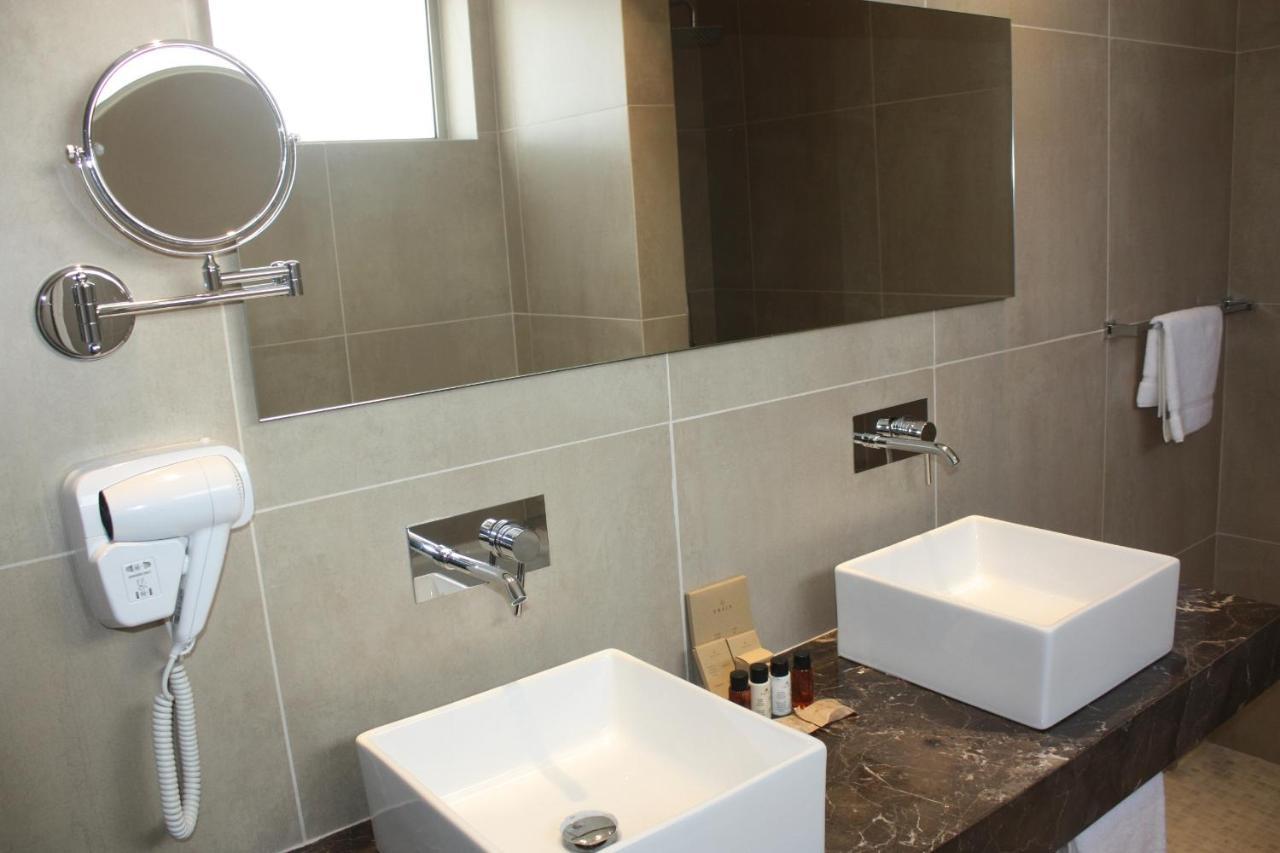 Gold Lagoon Kosher Hotel Paphos Bagian luar foto